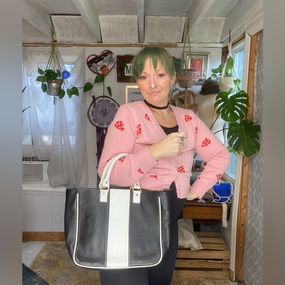 LaLucca Black & White ColorBlock Handbag pink Lining - Picture 9 of 15